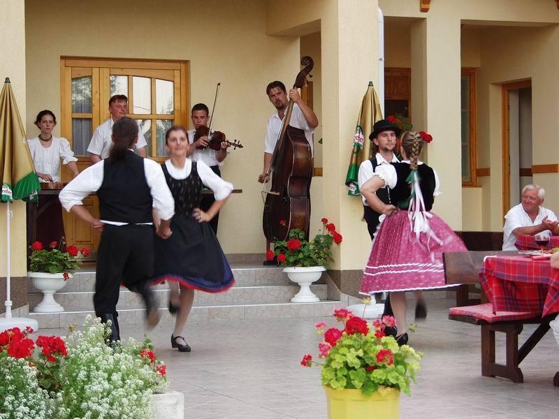 Отель Adam Tanya Fogado Balazspuszta Экстерьер фото
